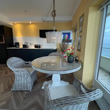 Apartment Queen Josefine, 3-zimmer-eckwohnung Mit Trave- Und Meerblick Lubeck