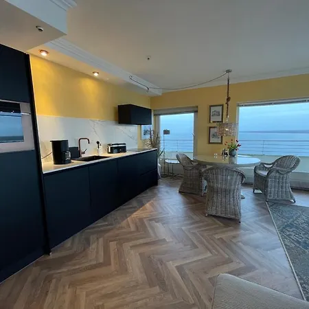 Queen Josefine, 3-zimmer-eckwohnung Mit Trave- Und Meerblick Apartment